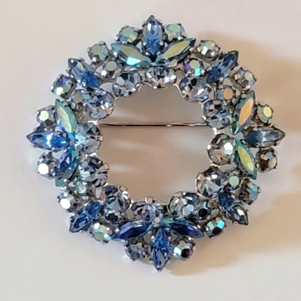 Vintage Signed Sherman Blue Aurora Borealis Rhinestone Wreath Brooch Canada